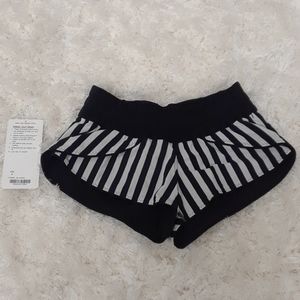 Lululemon surf shorts size 4